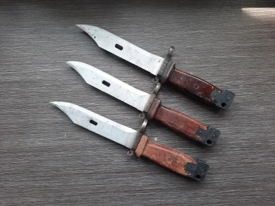 Штык-нож с ухом без пропила к АК-74 (бакелит), ШНС-001 (6х4) без ножен