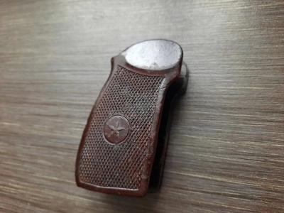 Бакелитовая рукоятка ПМ (редкая, оригинал) 1953 года с вырезом под ЗЗ