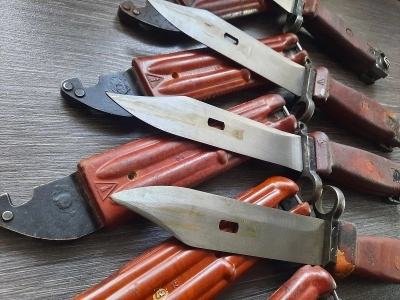 Штык-нож к АК (бакелит, 6х4), ножны треугольник (Р51)