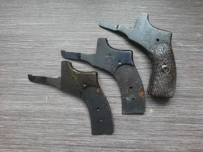 Крышка боковая для револьвера Наган с годом (оригинал СССР) 30-40-е года