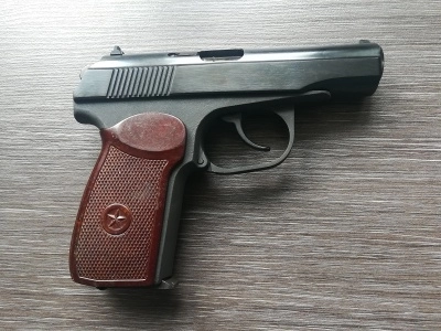 Охолощенный пистолет Макарова ПМ Р-411-02 (Кованый затвор, красный ЗИП + бакелит)