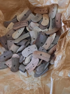 Деревянные накладки на Наган, оригинал СССР (комплект, щечки со средником)