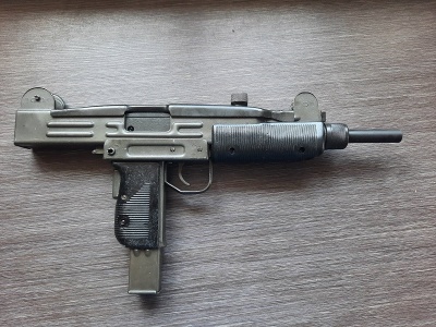 Охолощенный пистолет-пулемет UZI-О (Узи) с деревянным прикладом, 9х19 mm Blank
