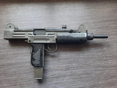 Охолощенный пистолет-пулемет UZI-О (Узи) с деревянным прикладом, 9х19 mm Blank