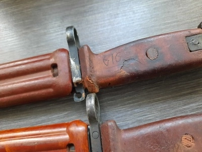 Штык-нож к АК (бакелит, 6х4), ножны треугольник (Р51)