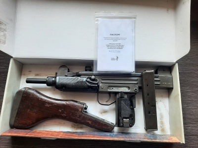 Охолощенный пистолет-пулемет UZI-О (Узи) с деревянным прикладом, 9х19 mm Blank