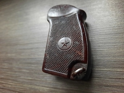 Бакелитовая рукоятка ПМ (редкая, оригинал) 1953 года с вырезом под ЗЗ