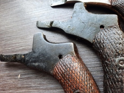 Крышка боковая для револьвера Наган с годом (оригинал СССР)