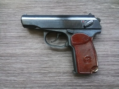 Охолощенный пистолет Макарова ПМ Р-411-02 (Кованый затвор, бакелитовая рукоять)