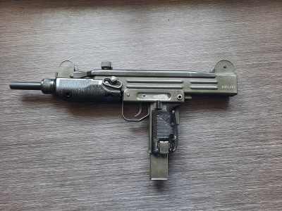 Охолощенный пистолет-пулемет UZI-О (Узи) с деревянным прикладом, 9х19 mm Blank