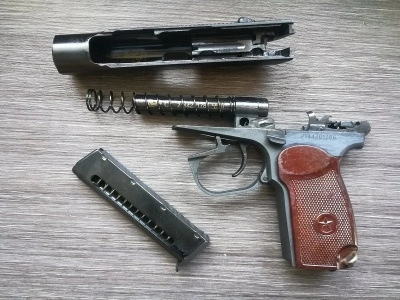 Охолощенный пистолет Макарова ПМ Р-411-02 (Кованый затвор, бакелитовая рукоять)