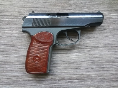 Охолощенный пистолет Макарова ПМ Р-411-02 (Кованый затвор, бакелитовая рукоять)