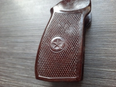 Бакелитовая рукоятка ПМ (редкая, оригинал) 1953 года с вырезом под ЗЗ №2